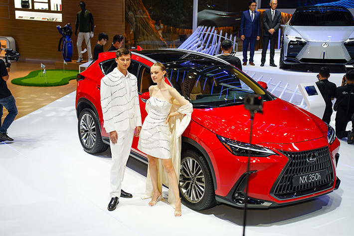 Với việc xe điện Lexus LF-Z hoàn toàn mới được thương hiệu xe sang Nhật bản cho xuất hiện tại triển lãm VMS 2022, người dùng có thể hi vọng Lexus RZ 450e sẽ được bán ở Việt Nam trong tương lai.