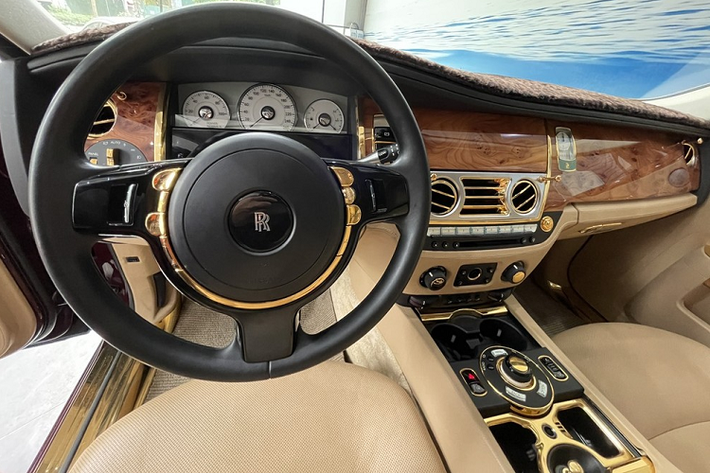 Thời gian tổ chức cuộc đấu giá lần thứ 2 dành cho chiếc Rolls-Royce Ghost "mạ vàng" sẽ diễn ra vào lúc 09 giờ 30 phút ngày 09/11/2022. Về giấy tờ quyền sở hữu, quyền sử dụng đối với tài sản đấu giá cho chiếc Rolls-Royce Ghost của ông Trịnh Văn Quyết mang biển số 30F-187.88 bao gồm giấy chứng nhận đăng ký xe ô tô số 474115 do Phòng cảnh sát giao thông – công an thành phố Hà Nội cấp ngày 26/05/2018 đứng tên Công ty CP Đầu tư Du thuyền và Sân Golf FLC Biscom (Nay là Công ty CP Đầu Tư Kinh Doanh Phát Triển Bất Động Sản FLCHomes).