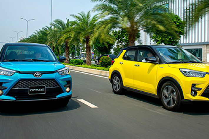 Những tính năng an toàn khác của Subaru REX 2023 bao gồm phanh tay điện tử, tính năng tự động giữ phanh tạm thời, cảm biến hỗ trợ đỗ xe trước/sau, camera 360 độ và hỗ trợ đỗ xe thông minh. Hệ thống này sẽ tự động đỗ xe thay cho người lái. Bên dưới nắp ca-pô của Subaru REX 2023 chỉ có 1 loại động cơ là máy xăng 3 xi-lanh, dung tích 1.2L có tên mã WA-VE.