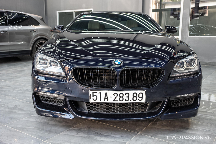 Động cơ xăng 650i 2012 có dung tích 4.4L tăng áp kép, công suất 402 mã lực tạo 5.800 vòng/phút và mô men xoắn cực đại đạt 600 Nm từ 1.750-4.500 vòng/phút, kết hợp hộp số ZF 8 cấp quen thuộc trên các mẫu xe thể thao, xe hiệu năng cao của Jaguar, Aston Martin, Maserati... Khả năng tăng tốc của xe từ 0-100 km/h trong 4,7 giây.