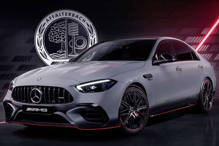 Sau khi trình làng Mercedes-AMG C63 2023 mới, thương hiệu ngôi sao ba cánh đã tiếp tục giới thiệu một phiên bản đặc biệt cho mẫu xe này mang tên F1 Edition. Xe được phân phối với hai biến thể wagon và sedan.