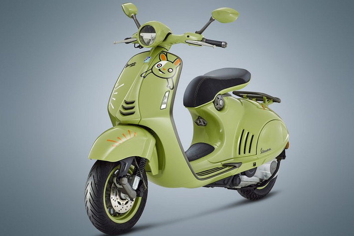Mới đây, tại triển lãm EICMA 2022 diễn ra tại Ý, hãng xe máy thời trang Piaggio ra mắt dàn xe Vespa 2023 với 4 mẫu xe tay ga cao cấp, bao gồm Vespa Primavera, Vespa GT, Vespa GTV và cả Vespa 946.
