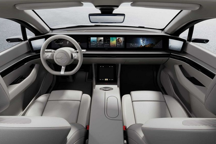 Trong một bài phát biểu gần đây, ông Izumi Kawanishi, Chủ tịch liên doanh Sony - Honda cho biết, công ty công nghệ Nhật Bản có thể tích hợp nền tảng PlayStation 5 vào xe ôtô điện Honda mà hãng dự định sản xuất cùng Honda. Để khách hàng có thể thoải mái chơi game trên ôtô, ông Izumi Kawanishi cho biết nhiệm vụ trước tiên là phải hoàn thiện hệ thống tự hành.