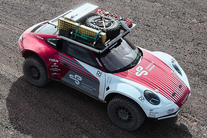 Để tạo ra những nguyên mẫu thử nghiệm đặc biệt này, Porsche đã bắt đầu nâng cấp dựa trên một cặp xe 911 Carrera 4S. Được trang bị động cơ flat-six với bộ tăng áp, công suất 443 mã lực, hệ thống làm mát của xe đã được nâng cao hơn để bảo vệ nó trong quá trình Off-road.