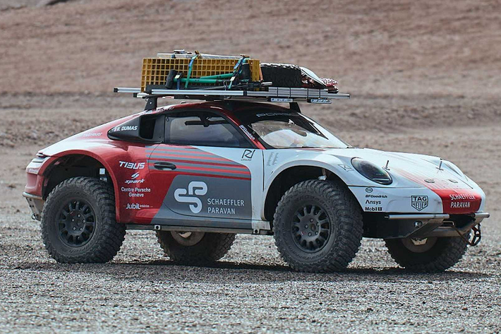 Porsche đã thử nghiệm một cặp 911 ở địa hình trên sườn núi Ojos del Salado ở Chile, ngọn núi lửa cao nhất trên trái đất. Những chiếc xe địa hình được sửa đổi nhiều có thể đạt độ cao tối đa là 6007 mét trong quá trình phát triển và thử nghiệm.