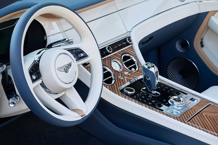 Balazs Rooz - Giám đốc khu vực của Bentley Châu Âu cho biết: “Bộ sưu tập Mulliner Riviera cho thấy Bentley đã đáp ứng nhu cầu cá nhân hóa và tính độc quyền của khách hàng cao như thế nào". Bentley đã chú trọng ngày càng nhiều vào thương hiệu Mulliner của mình trong những năm gần đây.