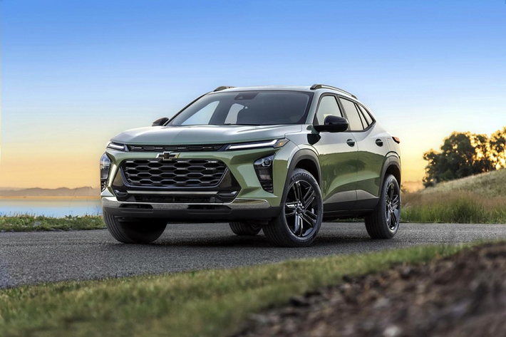 Tháng 7 năm nay, hãng Chevrolet đã lần đầu tiên trình làng mẫu SUV cỡ C mới mang tên Seeker ở thị trường Trung Quốc. Sau hơn 2 tháng, mẫu xe này tiếp tục ra mắt thị trường Mỹ nhưng dưới cái tên khác là Trax. Với người tiêu dùng Việt Nam, cái tên Chevrolet Trax có lẽ cũng không còn xa lạ. Đây là cái tên từng được dùng cho mẫu SUV cỡ B bán ở Việt Nam trong 2 năm 2017 và 2018.