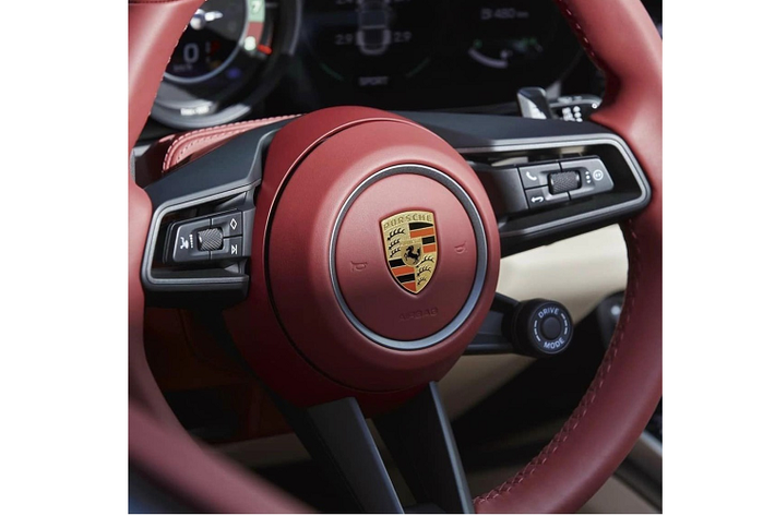 Với mức giá rao bán lại trên 16 tỷ đồng, chiếc xe thể thao mui trần Porsche 911 Targa 4S Heritage Design này sẽ xứng đáng với các nhà sưu tầm nhiều hơn thay vì các dân chơi xe thuần thúy.