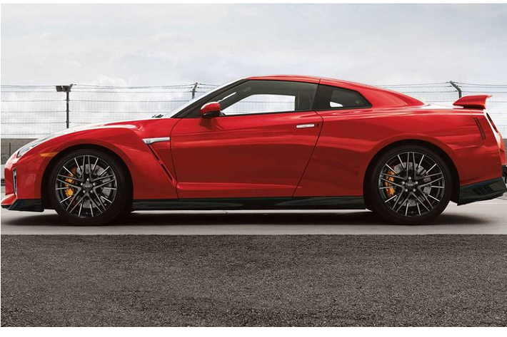 Thế hệ hiện tại của Nissan GT-R đã có mặt trên thị trường hơn một thập kỷ, kể từ lần đầu tiên ra mắt tại Mỹ vào năm 2009. Trong những năm qua, GT-R đã nhận được vô số các bản cập nhật và phiên bản đặc biệt nhưng hãng chưa từng lên tiếng xác nhận xem khi nào Nissan GT-R hoàn toàn mới xuất hiện.