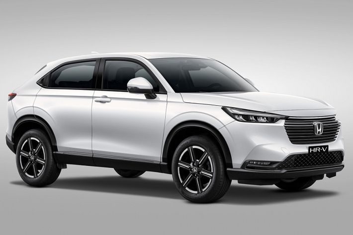 Honda HR-V G có giá khởi điểm 699 triệu đồng. Trong khi đó, bản L và RS có giá bán tương ứng là 826 triệu đồng và 871 triệu đồng. So với bản L, bản G rẻ hơn 127 triệu đồng. Nếu so với bản RS, bản G rẻ hơn đến 172 triệu đồng. Trước khi bản G ra mắt, Honda HR-V là một trong những mẫu xe đắt nhất trong phân khúc SUV cỡ B.