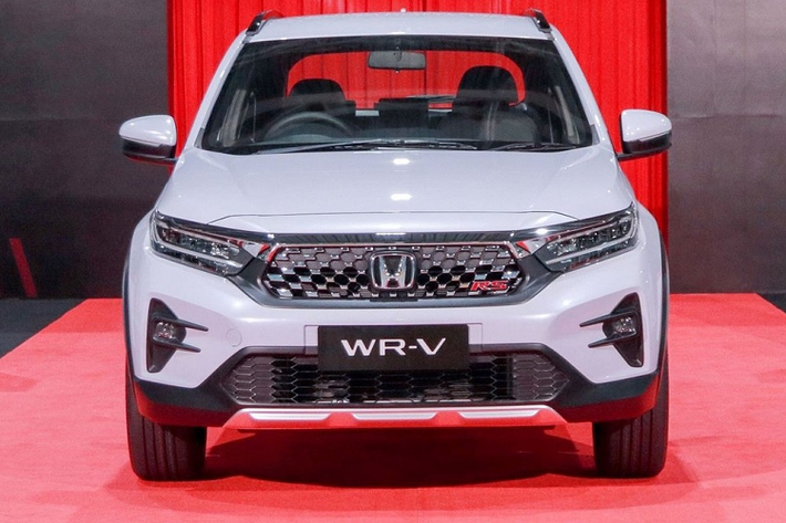 Honda WR-V 2023 mới là mẫu SUV hạng A hoàn toàn mới đã ra mắt thị trường Indonesia vào hồi tháng 11 năm nay. Tuy nhiên, mãi đến hôm 1/12/2022 vừa qua, mẫu SUV hạng A này mới chính thức xuất xưởng tại nhà máy ở Indonesia.