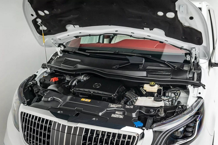 Một điểm đáng tiếc nữa của chiếc Mercedes-Benz Metris độ này chính là không có hệ thống treo khí nén chủ động. Hiện chiếc Mercedes-Benz Metris độ này đang được bày bán tại một đại lý ở bang California, Mỹ, với số ODO khá thấp, chỉ 2.253 km.