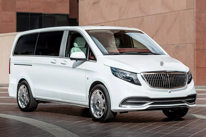 Mặc dù đã mở rộng sang nhiều dòng xe, nhưng thương hiệu con Mercedes-Maybach của hãng ôtô Đức hiện chưa tiến vào phân khúc xe van. Với những người sở hữu xe van và đam mê phong cách Mercedes-Maybach thì chỉ có lựa chọn duy nhất là độ lại xế cưng của mình. Chiếc xe van Mercedes-Benz Metris độ Maybach này là một minh chứng.
