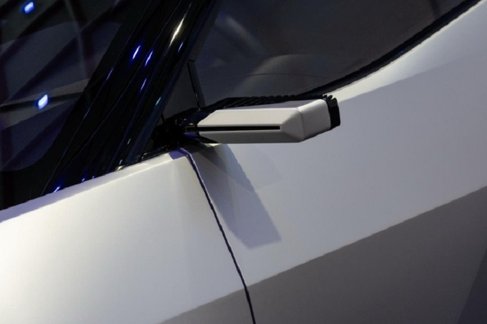 Hãng Toyota chỉ hé lộ xe sẽ được trang bị hệ truyền động hybrid và plug-in hybrid. Khung gầm của Toyota C-HR Prologue được đồn đoán là loại TNGA-C giống Corolla Cross và Prius mới, vậy nên ta có thể tham khảo bản hybrid từ chiếc SUV và bản PHEV từ chiếc hatchback thế hệ thứ 5.