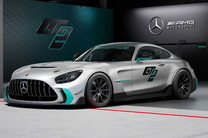Điểm ấn tượng nhất của Mercedes-AMG GT2 2023 mới chính là sức mạnh vận hành. Mẫu xe thể thao được trang bị động cơ V8 biturbo dung tích 4.0L, sản sinh công suất 697 mã lực. Con số này cao hơn khá nhiều so với GT4 (510 mã lực) và GT3 (khoảng 550 mã lực).