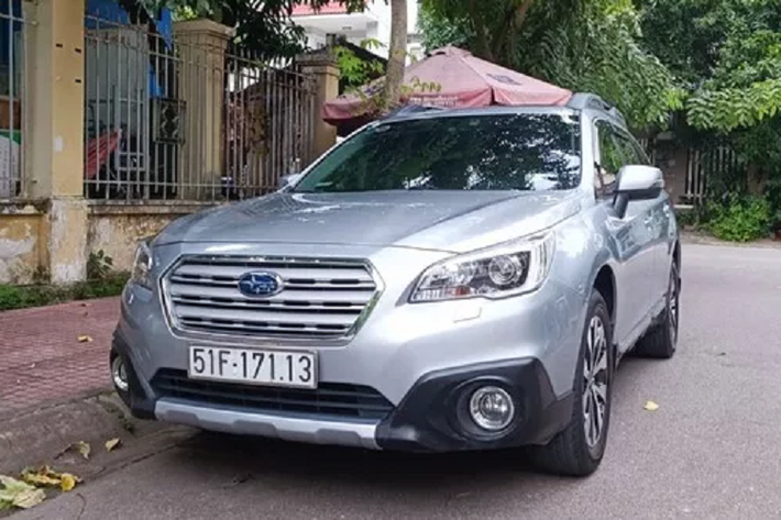 Ở thời điểm 2015, Subaru Outback đời 2015 được Nhà phân phối MIV nhập khẩu nguyên chiếc từ Nhật Bản bán ra với 2 phiên bản 2.5i-S và 3.6R là 1,627 và 1,785 tỷ đồng. Đây là mức giá khá cao với một thương hiệu xe phổ thông. Trong khi ở thời điểm đó, cùng tầm tiền này, khách hàng có thể mua Mercedes-Benz GLK 250 AMG hoặc GLK 250 tiêu chuẩn.