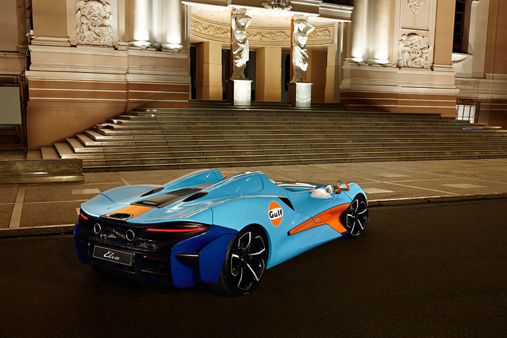 Hiện số lượng phiên bản siêu xe McLaren ở nước ta trên 6 bao gồm các dòng 570S (2 xe), 650S (khoảng trên 9 xe), 720S (gần 20 xe với bản Coupe và Spider), 765LT (4 xe trên tổng 765 chiếc được sản xuất toàn cầu), GT (2 xe) và Senna (1 chiếc).