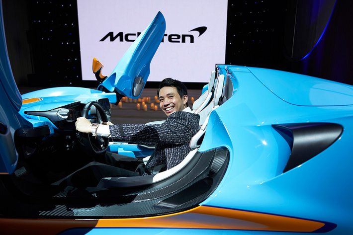 Tuy nhiên, trước đó, tay chơi Minh Nhựa cũng đã từng "lỡ miệng" khoe giá xe McLaren Elva lên đến 143 tỷ đồng và tất nhiên đã bao gồm các loại thuế và ra biển trắng tại Việt Nam.