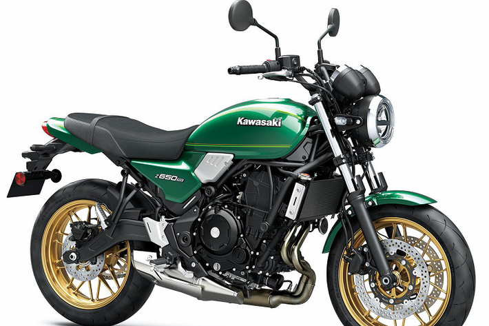 Đáng chú ý, bộ mâm của Z650RS là loại đa chấu giống hoàn toàn Z900RS. Z650RS sử dụng động cơ xy-lanh đôi, dung tích 649 cc, sản sinh công suất 67 mã lực tại 8.000 vòng/phút, mô-men xoắn cực đại 64 Nm tại 6.700 vòng/phút.