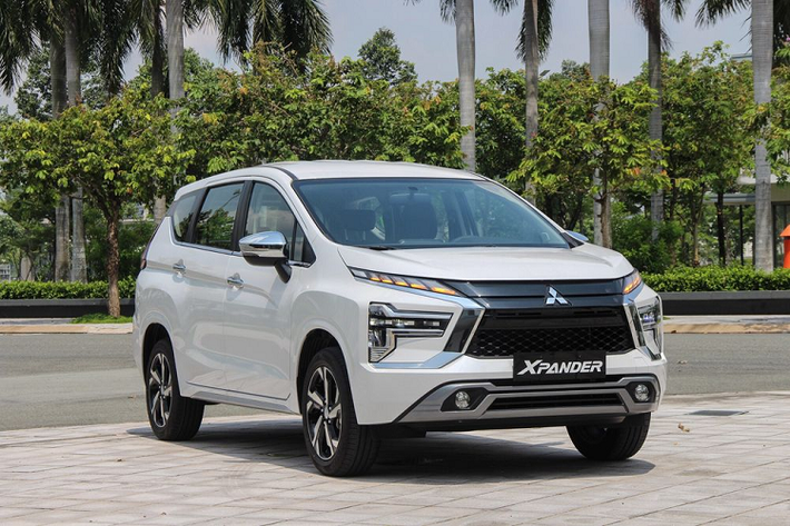 Mitsubishi áp dụng chương trình tặng quà bao gồm camera lùi, camera 360, ăng-ten vây cá hay phiếu nhiên liệu với tổng giá trị cao nhất 55 triệu đồng cho hầu hết các sản phẩm của mình như Attrage, Outlander, Triton, Xpander và Xpander Cross.