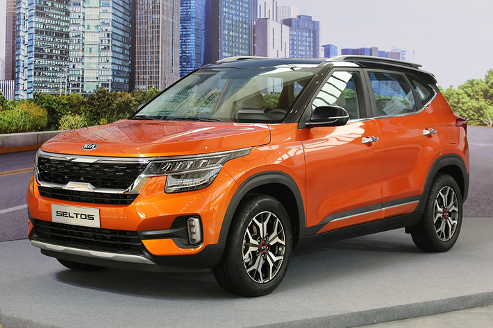 So với năm 2021, mẫu xe nhà Kia có vẻ phong độ không được ổn định, tuy nhiên, với giá bán mềm, khoang cabin rộng rãi, trang bị tiện nghi, Kia Seltos vẫn được đánh giá là lựa chọn hấp dẫn trong phân khúc 5 chỗ gầm cao hạng B. Hiện tại xe đang được phân phối tại Việt Nam với 4 phiên bản, giá dao động từ 649 - 759 triệu đồng.