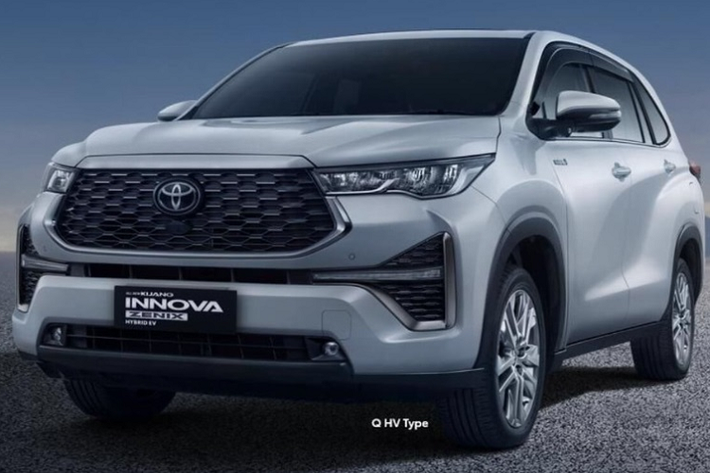 Tại thị trường Indonesia, mẫu Toyota Innova Zenix 2023 mới "quốc dân" được chia thành 5 phiên bản, bao gồm G CVT, V CVT, G HV CVT, V HV CVT và Q HV CVT. Trong đó, G CVT và V CVT là 2 phiên bản dùng động cơ xăng. 3 phiên bản còn lại được trang bị hệ truyền động hybrid tiết kiệm xăng hơn.