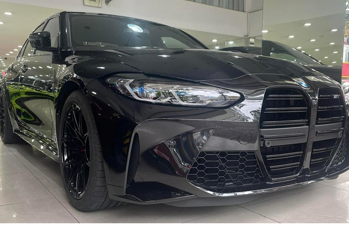 Mới đây, trên mạng xã hội đã lan truyền hình ảnh về một chiếc xe được giới chơi xe đánh giá là "cỗ máy" sedan hiệu suất cao đáng thèm khát cầm lái nhất trên đường phố. Đó chính là BMW M3 thế hệ mới, mang mã G80 được sản xuất từ năm 2020 cho đến nay.