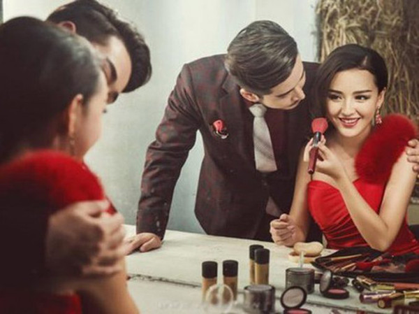 Khả năng kinh tế còn là tấm gương phản ánh sự nỗ lực của nam giới. Để có được tiền tài và chỗ đứng trong xã hội, ngoại trừ những trường hợp sinh ra ở vạch đích, nam giới phải làm việc chăm chỉ, có trí tiến thủ, không ngại khó ngại khổ. Những đức tính tốt này gần như phụ nữ nào cũng mong muốn người đàn ông của mình có được.