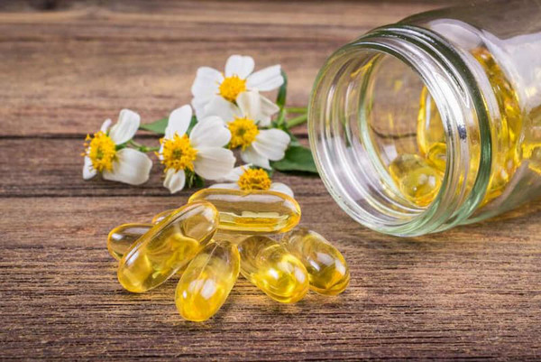 Từ những phân tích trên, chuyên gia kết luận bổ sung vitamin E theo đường uống sẽ có lợi cho khía cạnh chăm sóc khỏe. Về khía cạnh làm đẹp và chăm sóc da, thoa vitamin E lên mặt sẽ mang lại hiệu quả hơn. Mặt khác, sử dụng vitamin E như một loại mặt nạ sẽ không gây tác dụng phụ cho cơ thể.