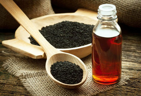 Bạn có thể chọn dầu mè, dầu lạc. Loại dầu này cũng chứa nhiều axit béo không bão hòa đa và axit linolenic, hàm lượng axit béo cân bằng. Nhược điểm của chúng là tính ổn định kém, dễ hư hỏng. Tốt nhất, nên ăn luân phiên các loại dầu; lượng dầu ăn mỗi ngày nên hạn chế không quá 25g.