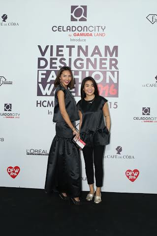 NTK Anna Võ (phải).
