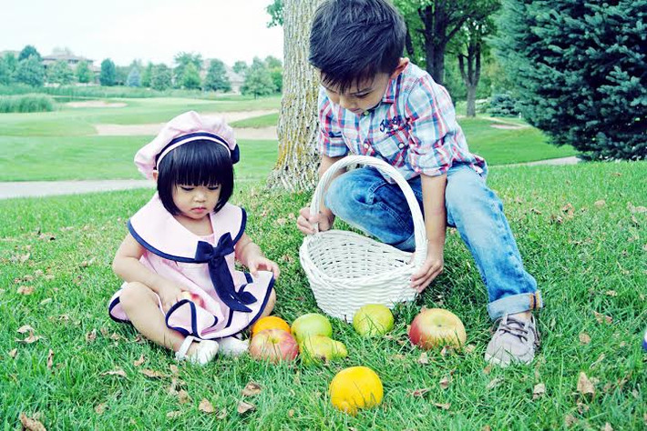 Tổ ấm của MC Huyền Ny là hình mẫu gia đình hạnh phúc trong lòng người hâm mộ. Trên trang cá nhân, người đẹp thường xuyên chia sẻ về ba thiên thần đáng yêu, tinh nghịch, về những kỉ niệm của đình nhỏ. Bên cạnh đó, kỹ năng nuôi dạy, thực đơn dinh dưỡng khoa học dành cho trẻ cũng được cô hào phóng chia sẻ với mọi người.