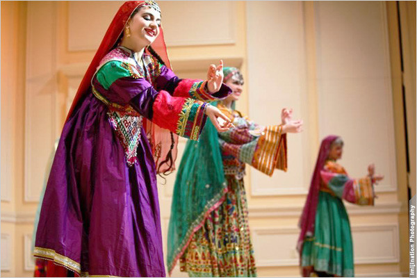 Nowruz, hay còn gọi là Năm mới Ba Tư, là lễ hội truyền thống của các nước vùng Trung Á và Nam Á như Iraq, Iran, Afghanistan, Thổ Nhĩ Kỳ,... Lễ hội này đánh dấu ngày đầu tiên của mùa xuân và được tổ chức vào ngày xuân phân ở Bắc bán cầu. Vào dịp này, người dân ở những khu vực từng thuộc Ba Tư cổ đại sẽ mặc những bộ đồ truyền thống, ca hát và nhảy múa với tiếng kèn và trống lục lạc trên đường phố để chào đón năm mới.