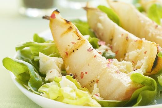 Ăn món mình thích. Những món ăn nhiều dầu mỡ ngày tết có thể làm bạn chán ngán việc ăn uống. Điều này ảnh hưởng không nhỏ tới sức khỏe, sự tỉnh táo và năng suất làm việc trong ngày đầu năm. Hãy bỏ sang một bên những món ăn quen thuộc và rủ bạn bè cùng thưởng thức món ăn nào đó mà bạn rất 'khoái' nhưng lâu rồi chưa thưởng thức hoặc món ăn lạ, độc đáo nào đó.
