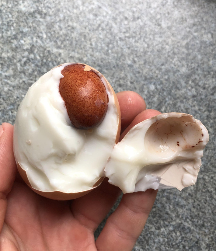 Một quả trứng bên trong một quả trứng khác, kỳ lạ đấy nhưng hoàn toàn có thể xảy ra.