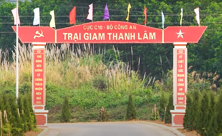 Nhưng hiện tại khi đang thụ án tại trại giam Thanh Lâm, cái tên đã bụi, đã đời hơn rất nhiều, gói gọn trong 2 tiếng: “Cường tỏi”.