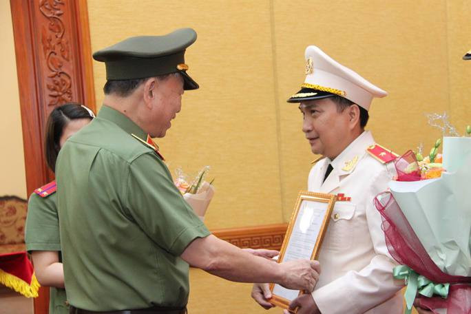 Đầu tháng 6/2022, Bộ Công an đã làm lễ công bố quyết định của Chủ tịch nước phong cấp bậc hàm thiếu tướng cho ông Nguyễn Sỹ Quang. (Ảnh: NLĐ)