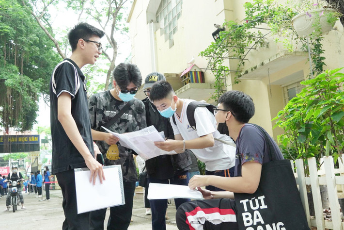 Chiều nay (6/7), có hơn 1 triệu thí sinh trên cả nước đến làm thủ tục dự thi tốt nghiệp THPT năm 2022.