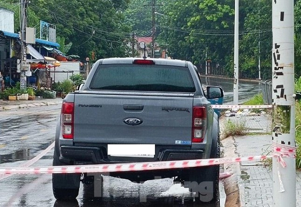Phát hiện tài xế ngồi bất động trong xe bán tải sau hai ngày đậu giữa đường: Chiều 21/7, người dân kiểm tra xe bán tải đậu giữa đường ở khu phố 2, phường Tân Định, thị xã Bến Cát, tỉnh Bình Dương thì phát hiện tài xế ngồi bất động nên trình báo cơ quan công an. Khi công an đến hiện trường thì phát hiện tài xế đã tử vong. Người dân cho hay, họ phát hiện chiếc xe đậu ở hiện trường và tài xế ngồi bên trong đã 2 ngày. Hiện vụ việc đang được công an điều tra làm rõ.