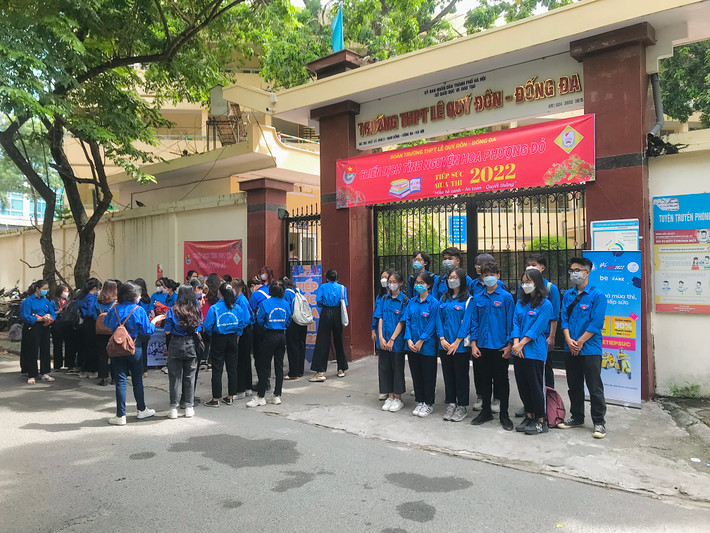 10h sáng tại điểm thi THPT Lê Quý Đôn - Đống Đa (Hà Nội).