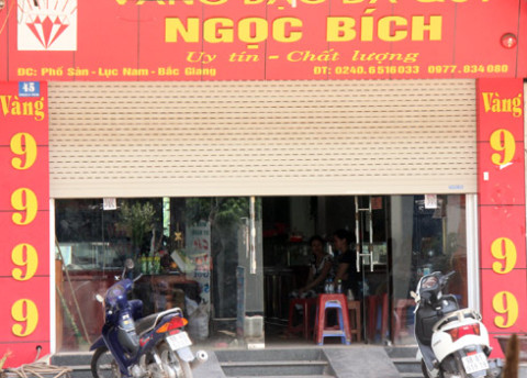 Ở thời điểm Luyện gây ra vụ thảm án ở tiệm vàng Ngọc Bích, Luyện mới có 17 tuổi 10 tháng 6 ngày nên bản án cao nhất dành Lê Văn Luyện là 18 năm tù.
