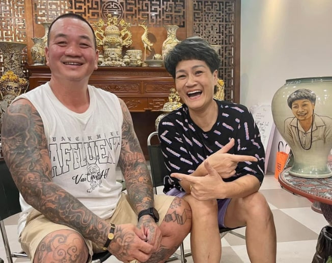 Sau một khoảng thời gian trở về với đời sống bình thường, ông trùm này bắt đầu mở lòng, gặp gỡ bạn bè nhiều hơn và dùng mạng xã hội để tương tác với mọi người. Được biết, hiện ông có 1 cửa hàng kinh doanh gốm tại Hà Nội.