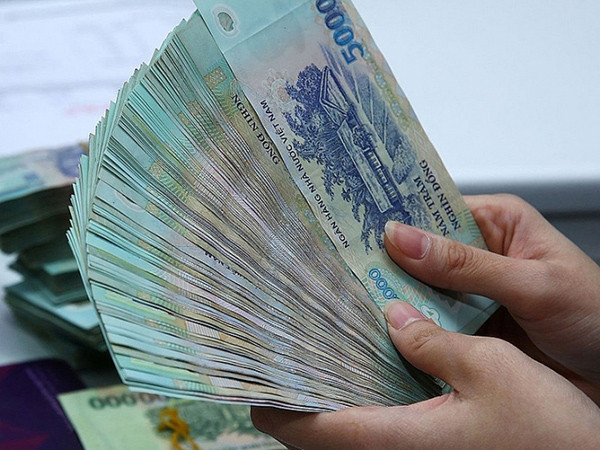 Tiền. Tiền bạc rất dễ làm tổn thương tình cảm. Nhiều mối quan hệ tốt đẹp, thậm chí anh em cũng trở mặt nhau vì tiền. Chính vì vậy, “đồng tiền nên đi liền khúc ruột”. Nếu cho mượn, nhất định phải có ràng buộc chặt chẽ để tránh mất hòa khí. Ảnh: Internet.