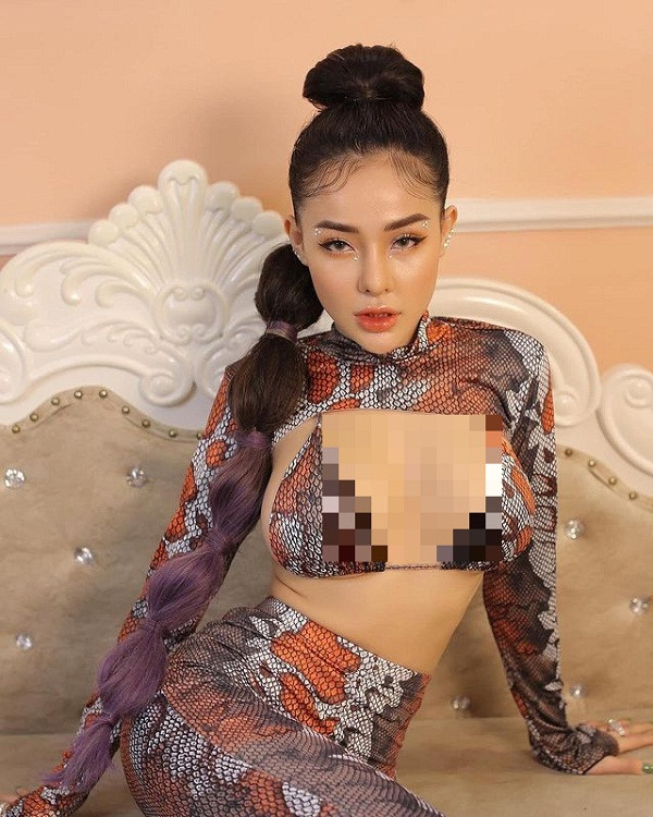 Một trong những kiểu lên đồ bị chỉ trích nhiều nhất là việc ăn mặc kiệm vải. Việc chọn những chiếc áo lót “đính kèm” quá ngắn khiến không ít người đẹp để lộ vùng kín gây “nhức mắt”. Ảnh: Internet.