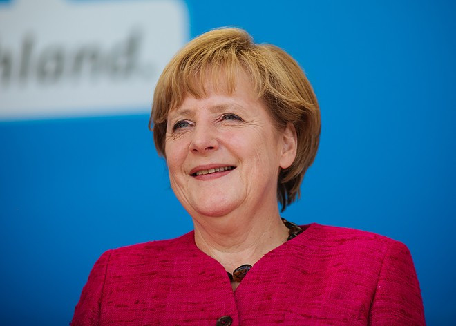 Ngày 9/12, tạp chí TIME danh tiếng của Mỹ bình chọn nữ Thủ tướng Đức Angela Merkel trở thành Nhân vật của năm vì những ảnh hưởng đối với tình hình thế giới trong năm 2015. Bà là người phụ nữ thứ 4 trên thế giới nhận vinh dự này kể từ năm 1927. Nữ thủ tướng Đức được mệnh danh là người đàn bà thép và đứng đầu danh sách 100 phụ nữ quyền lực nhất thế giới năm thứ 4 liên tiếp do Forbes bình chọn. Ảnh: Elexander Kurz