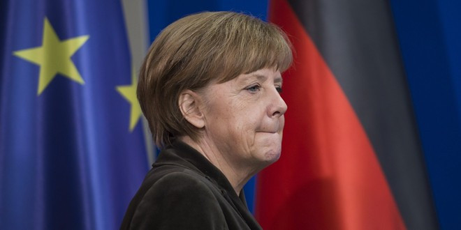 Trong làn sóng tị nạn đổ về biên giới châu Âu, Thủ tướng Đức Angela Merkel tuyên bố chấp nhận người di cư và sẽ tạo điều kiện cho họ ở tạm trong các trường đào tạo quân sự và cơ sở khác trên khắp đất nước. Đức là quốc gia duy nhất đón tiếp người nhập cư khi nhiều nước khác đóng sập cánh cửa ngay trước mắt họ. Ảnh: AP
