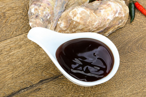 Dầu hào không chứa chất gây ung thư như đồn thổi, song mắc sai lầm khi sử dụng có thể khiến chúng biến chất, trở thành chất có hại “đầu độc” sức khỏe.