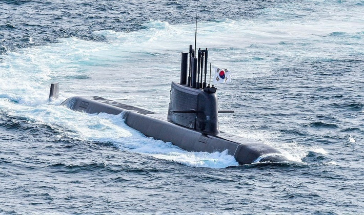 Vào đầu tháng 4/2025, công ty đóng tàu lớn nhất thế giới Hanwha Ocean ở Hàn Quốc, đã có lời đề nghị với Hải quân Ba Lan về việc cung cấp 3 tàu ngầm diesel-điện cùng một gói bảo dưỡng, sửa chữa và đại tu toàn diện, đồng thời bao gồm cả việc đầu tư vào cơ sở hạ tầng đóng tàu của Ba Lan và đào tạo thủy thủ đoàn. Ảnh Bulgarian Military