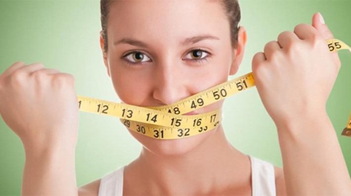 Mất cơ bắp: Một số người muốn giảm cân nhanh thường nhịn đói hoàn toàn và tập thể dục. Họ có thể giảm cân nhanh nhưng cùng với đó họ cũng có thể bị mất cơ. Điều này xảy ra khi cơ thể bị bỏ đói, cơ thể bắt đầu sử dụng hết các cơ cho năng lượng và dẫn đến tình trạng mất cơ nguy hiểm!