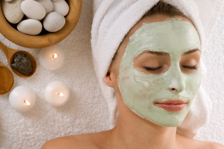 Mặt nạ Nên duy trì việc đắp mặt nạ cho da hàng tuần, giúp da được cấp ẩm và nuôi dưỡng sâu.